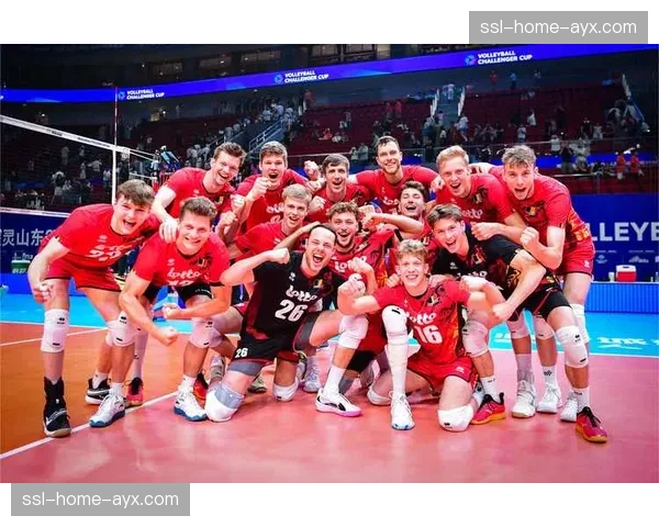 镜头定格:比利时男排老将布雷克赛后绕场向空看台致敬,本场是其国家队谢幕战 镜头定格:比利时男排老将布雷克赛后绕场向空看台致敬,本场是其国家队谢幕战