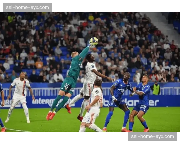 保级六分战:洛里昂主场迎战克莱蒙,输球一方将深陷降级泥潭 保级六分战:洛里昂主场迎战克莱蒙,输球一方将深陷降级泥潭